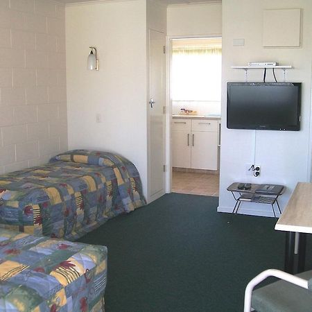 Cedar Court Motel Napier Bagian luar foto