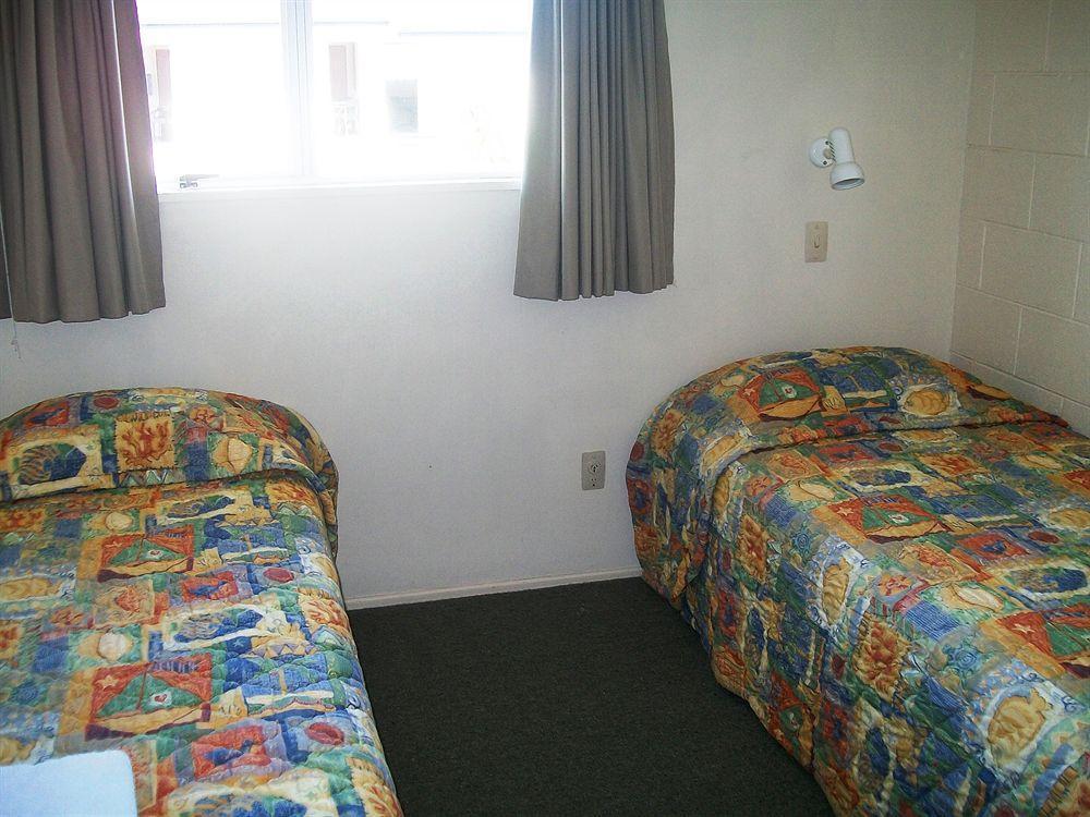 Cedar Court Motel Napier Bagian luar foto