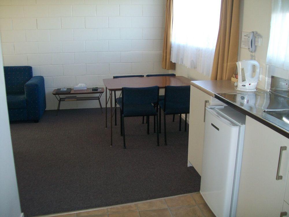 Cedar Court Motel Napier Bagian luar foto