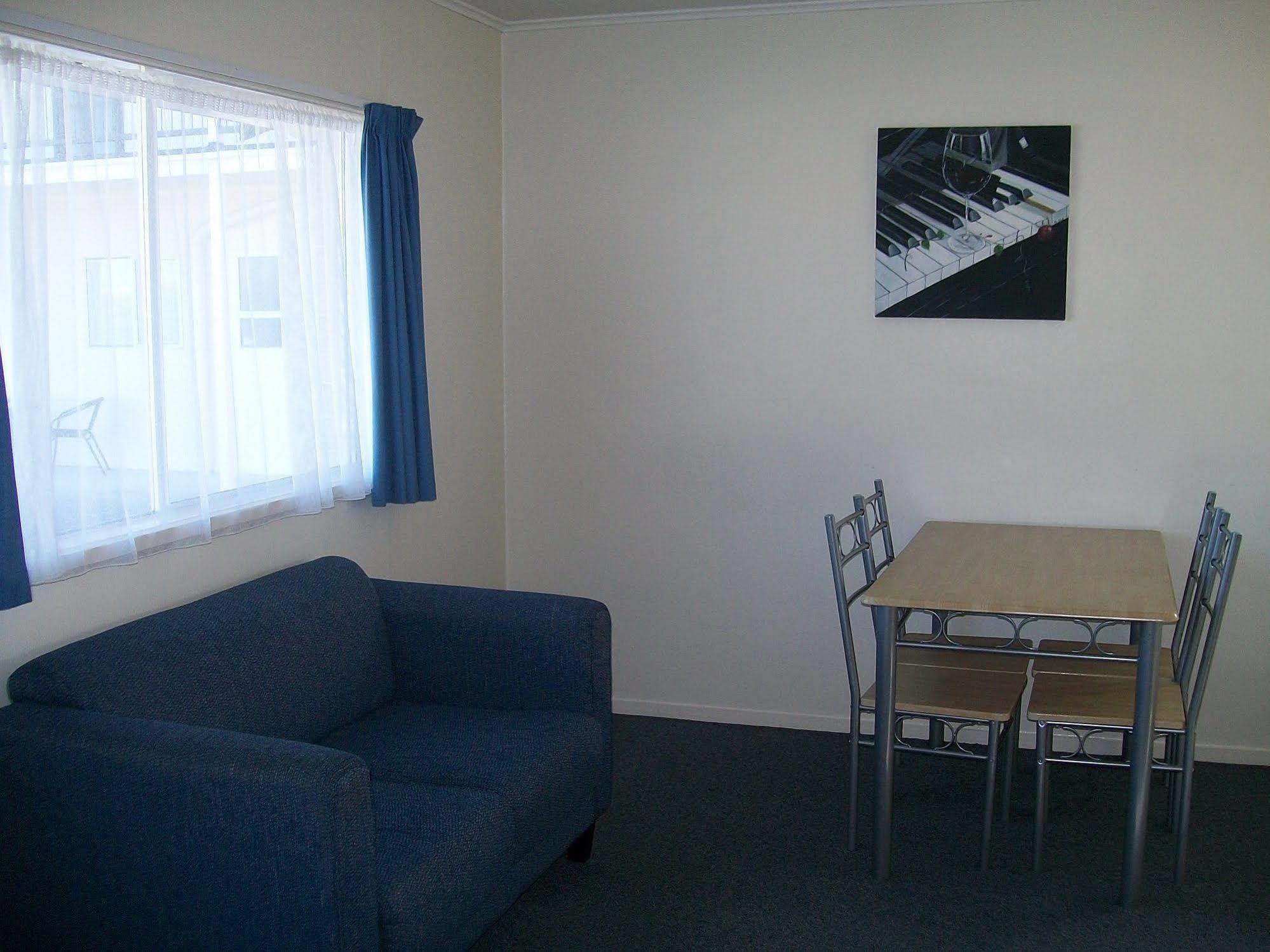 Cedar Court Motel Napier Bagian luar foto