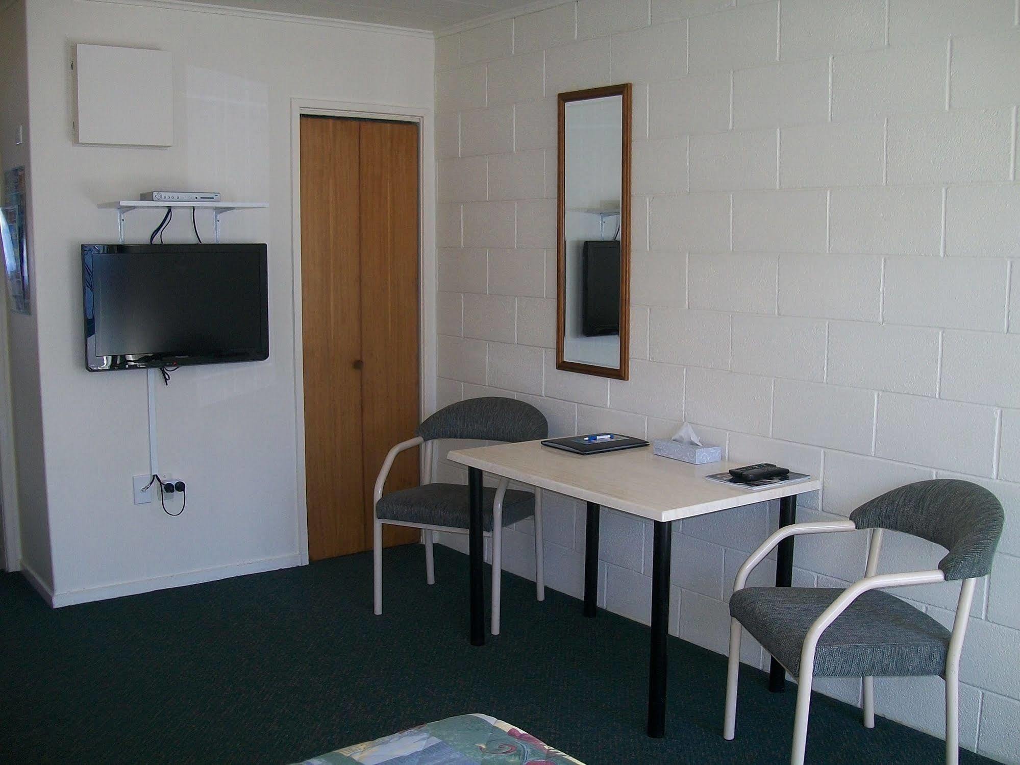 Cedar Court Motel Napier Bagian luar foto