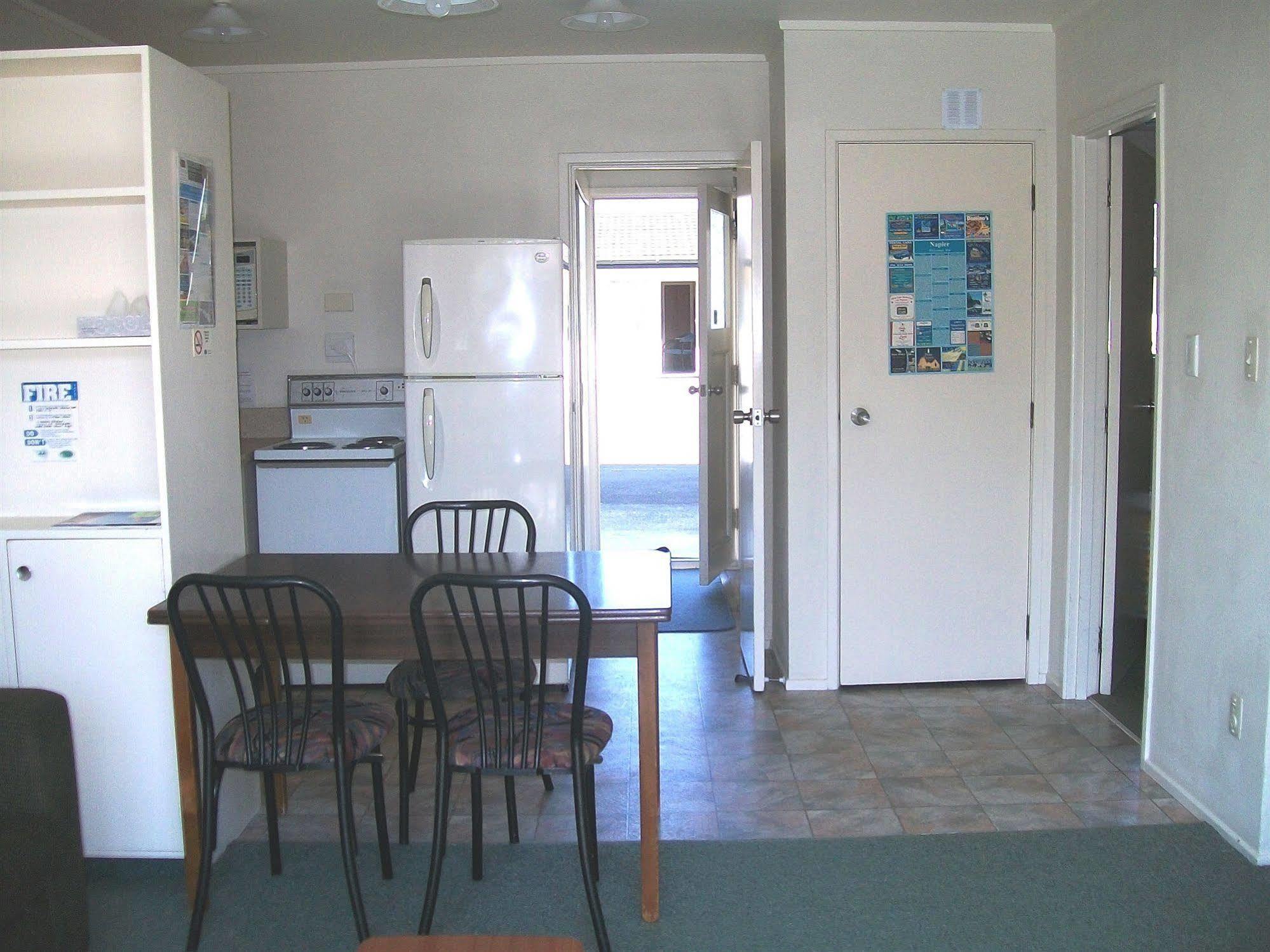 Cedar Court Motel Napier Bagian luar foto