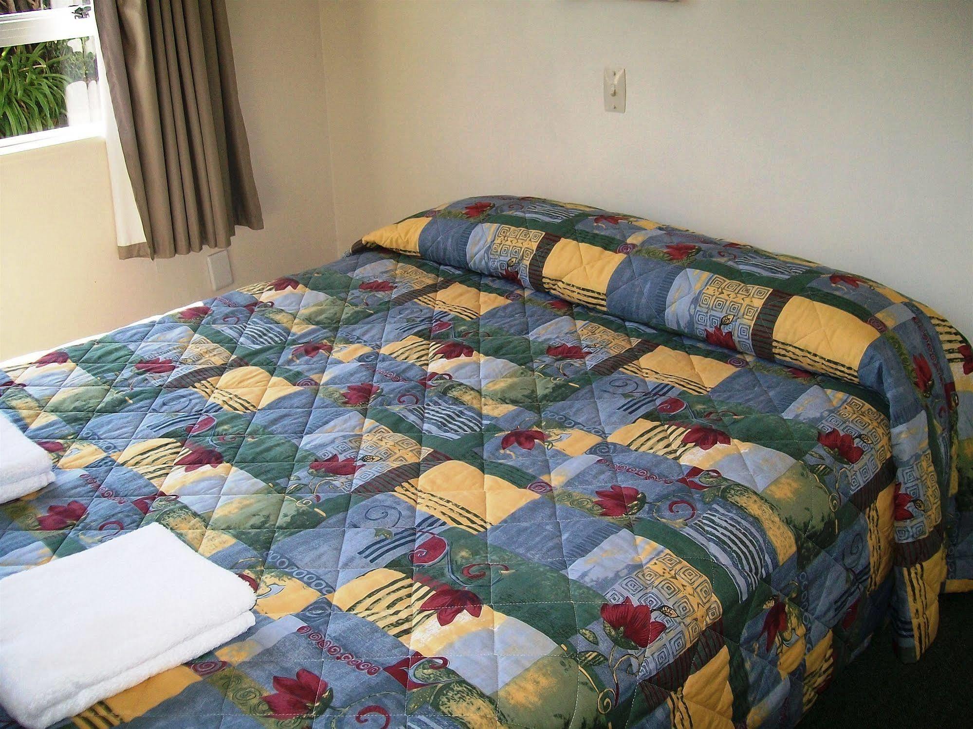 Cedar Court Motel Napier Bagian luar foto