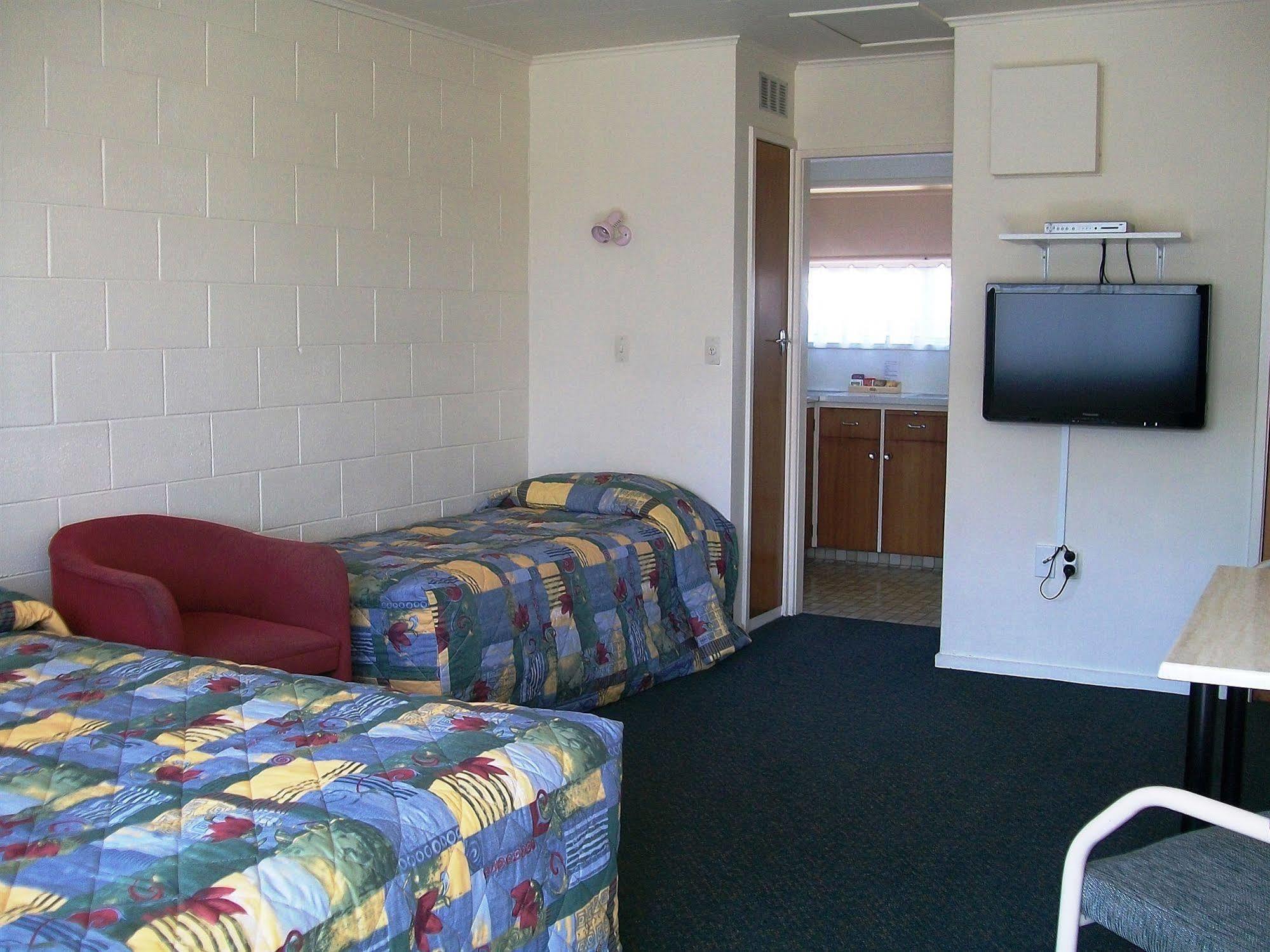 Cedar Court Motel Napier Bagian luar foto