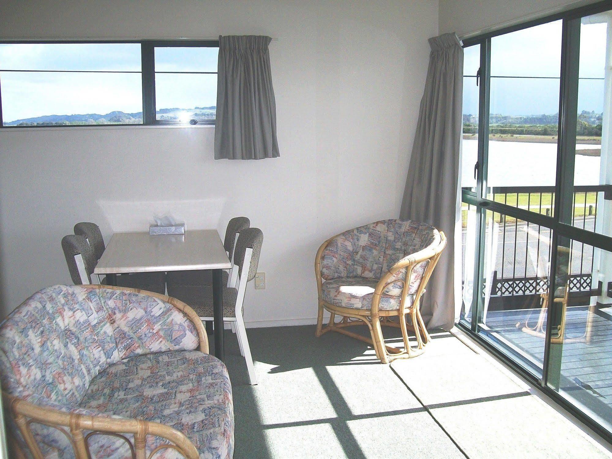 Cedar Court Motel Napier Bagian luar foto
