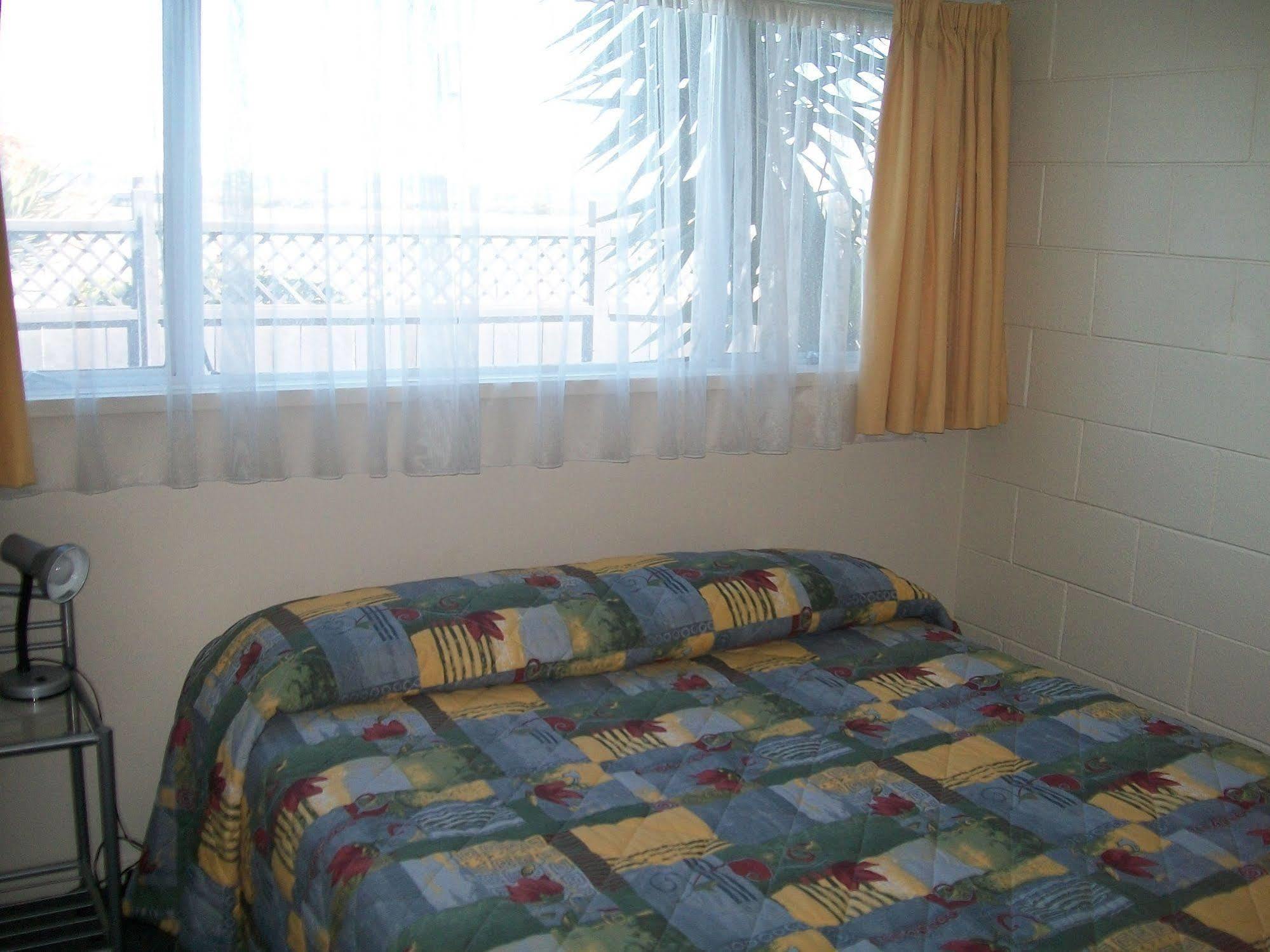Cedar Court Motel Napier Bagian luar foto