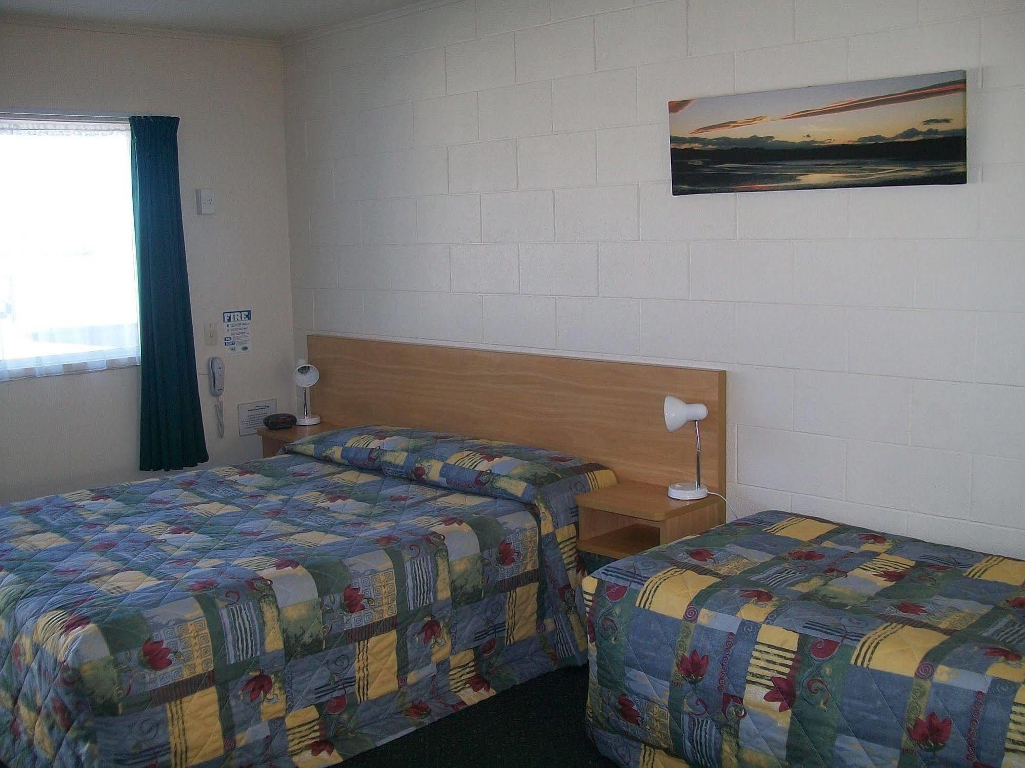 Cedar Court Motel Napier Bagian luar foto